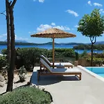 Islets Seafront Boutique Villa Nydri (Lefkada)