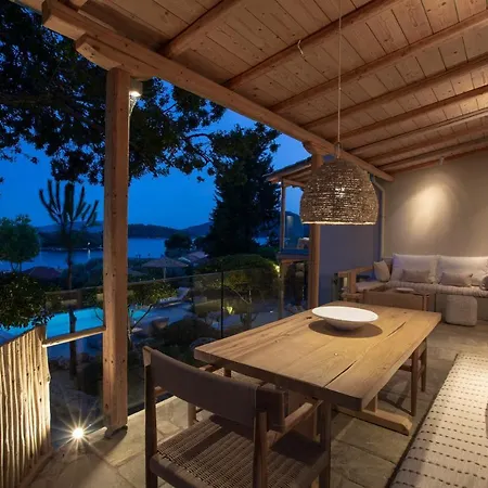 Islets Seafront Boutique Villa *